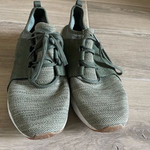 NewBalance Men’s 10.5 casual tennis Shoe